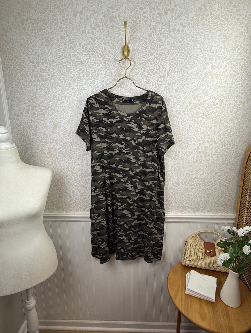 Duffield Lane Green Camo Print Short Sleeve T-Shirt Dress - Size - XL